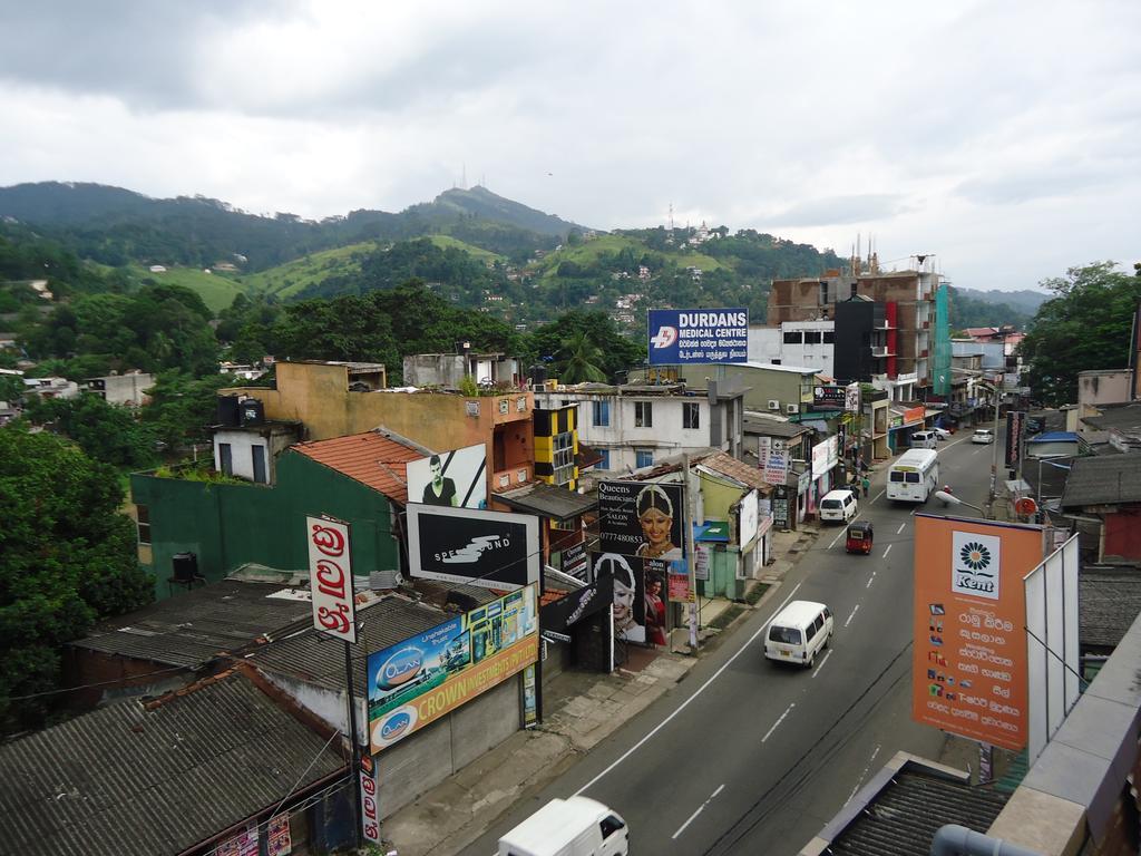 Candy Home Kandy Bagian luar foto